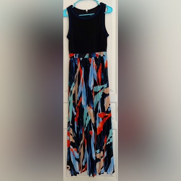 Vince Camuto Solid & Pleated Floral Chiffon Sleeveless Tank Style Maxi ZB2 - Picture 2 of 8